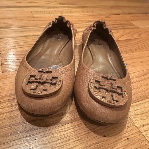Tory Burch tan flats - Picture 2 of 4